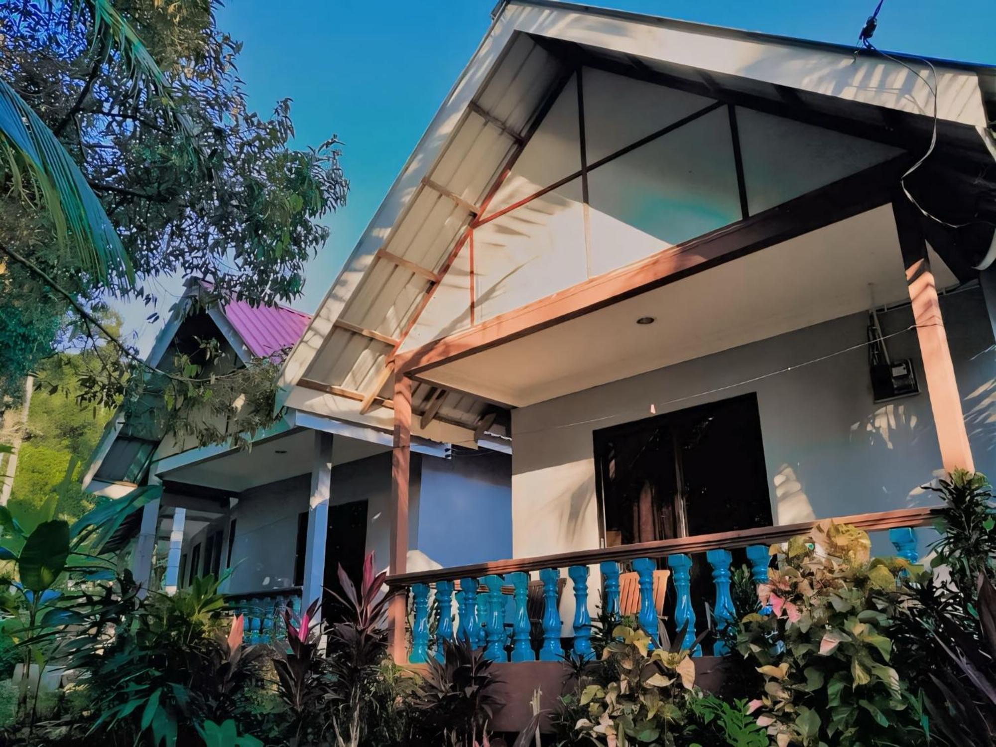 Fiqthya Chalet & Cafe Kampong Ayer Batang Экстерьер фото