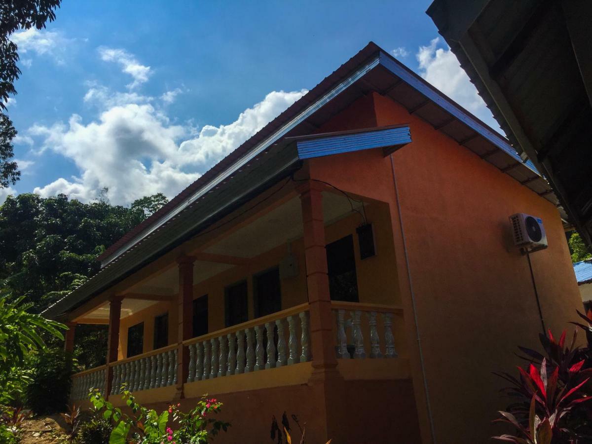 Fiqthya Chalet & Cafe Kampong Ayer Batang Экстерьер фото